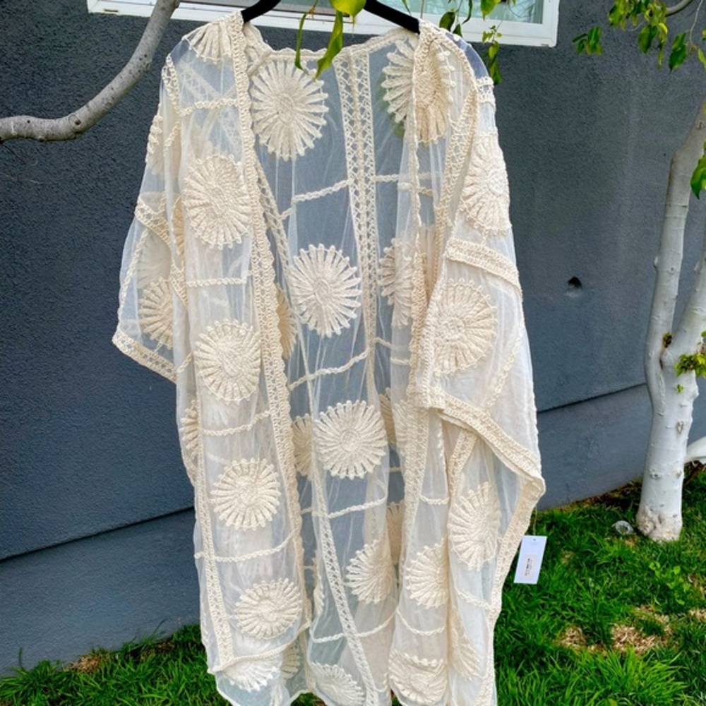 NWT ☀️dessert summer lace kimono- one size! Very VERSATILE!!
